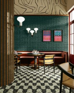 Har du sett strandpromenaden i Copacabana? ⛱️🌊
Her er Chicco – en splitter ny kolleksjon fra kreative 41zero42!

Gjenskap det ikoniske bølgemønsteret med Chicco Onda, én av flisvariantene i serien. To farger, én form – og gulvet får en taktil rytme, masse energi og tydelige referanser til brasiliansk modernisme og terrazzo.

📐 Format: 27 × 36,5 cm

Vil du se flisene? Kolleksjonen er rykende fersk, og vi har ikke fått prøver i showroom helt enda … men de er bestilt! Bare spør oss 😍

#fliser #nyheter #nyefliser #copacabana #mønsterflis #gulvflis #terrazzo #terrazzoflis #fagflis #fagflisarkitektshowroom