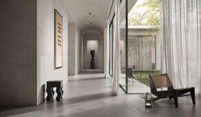 Gang med grå fliser i en minimalistisk stil