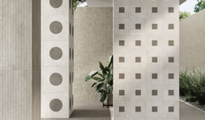 Interiørinspirasjon med fliser i nyanser av grått og tilhørende dekorflis