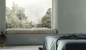 Soverom i lette farger med marmorflisen Kobe på gulv