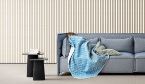 Stue med 3D fliser på vegg fra kolleksjone Mutina Rombini