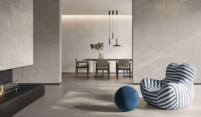 Minimalistisk stue i grå nyanser